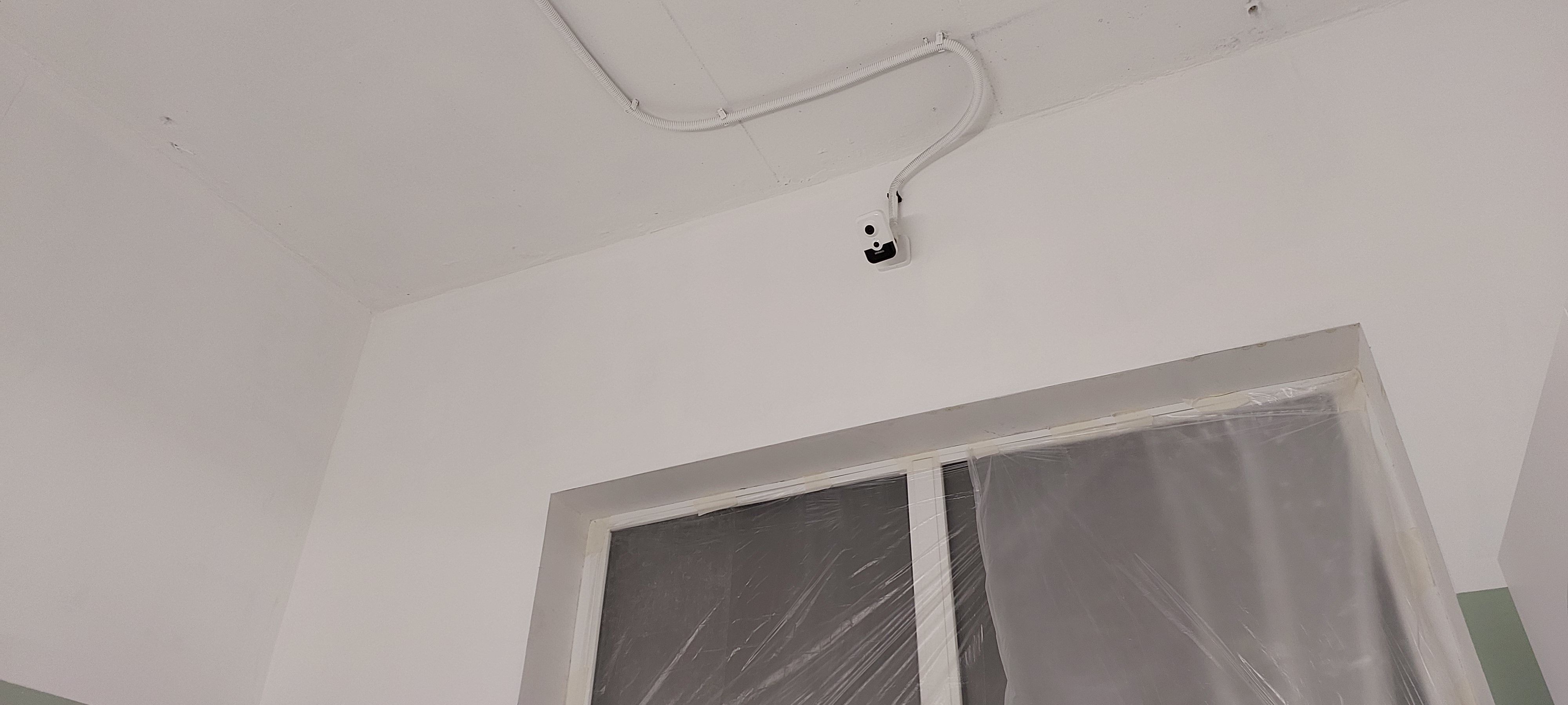 Видеонаблюдение и интернет в шоуруме мебели на заказ