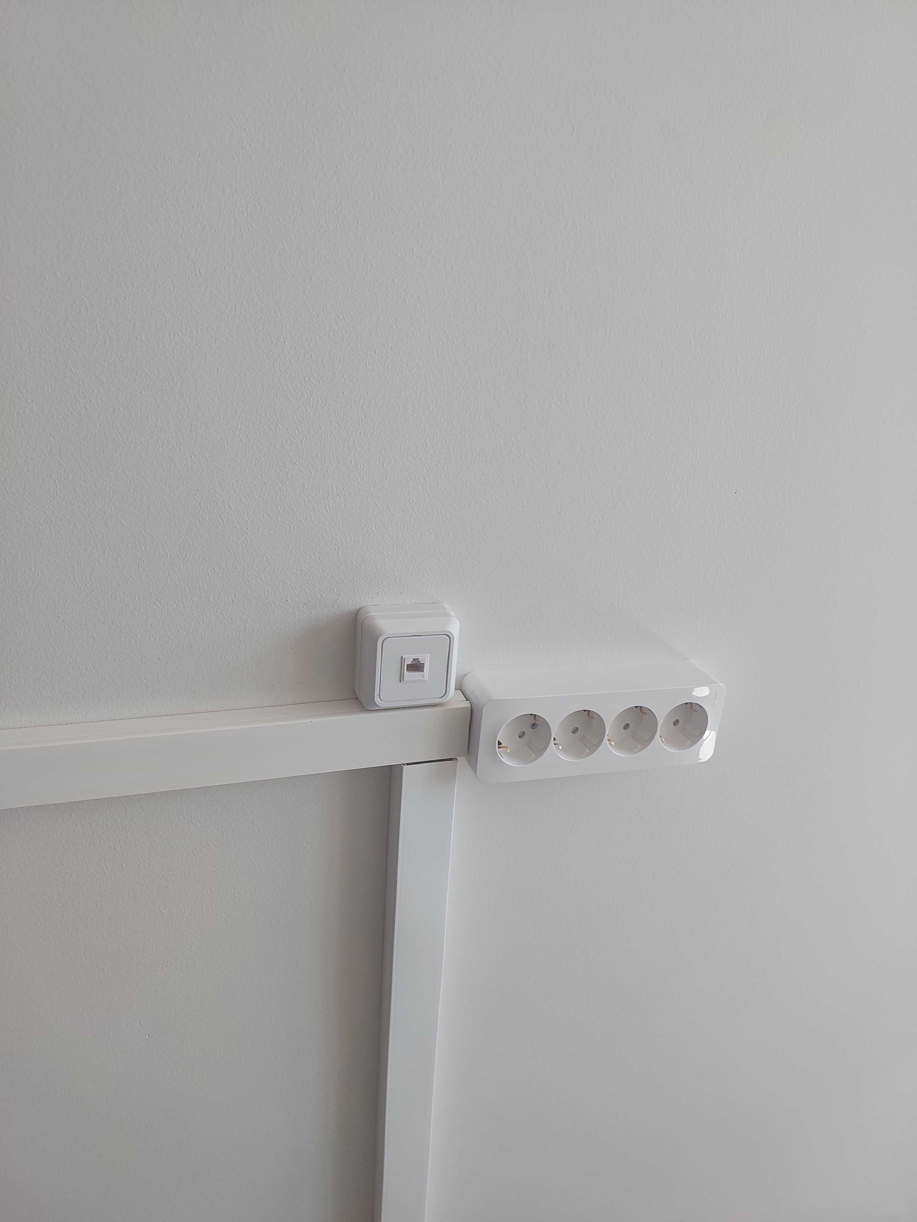 Монтаж интернет розеток в офисе в БЦ