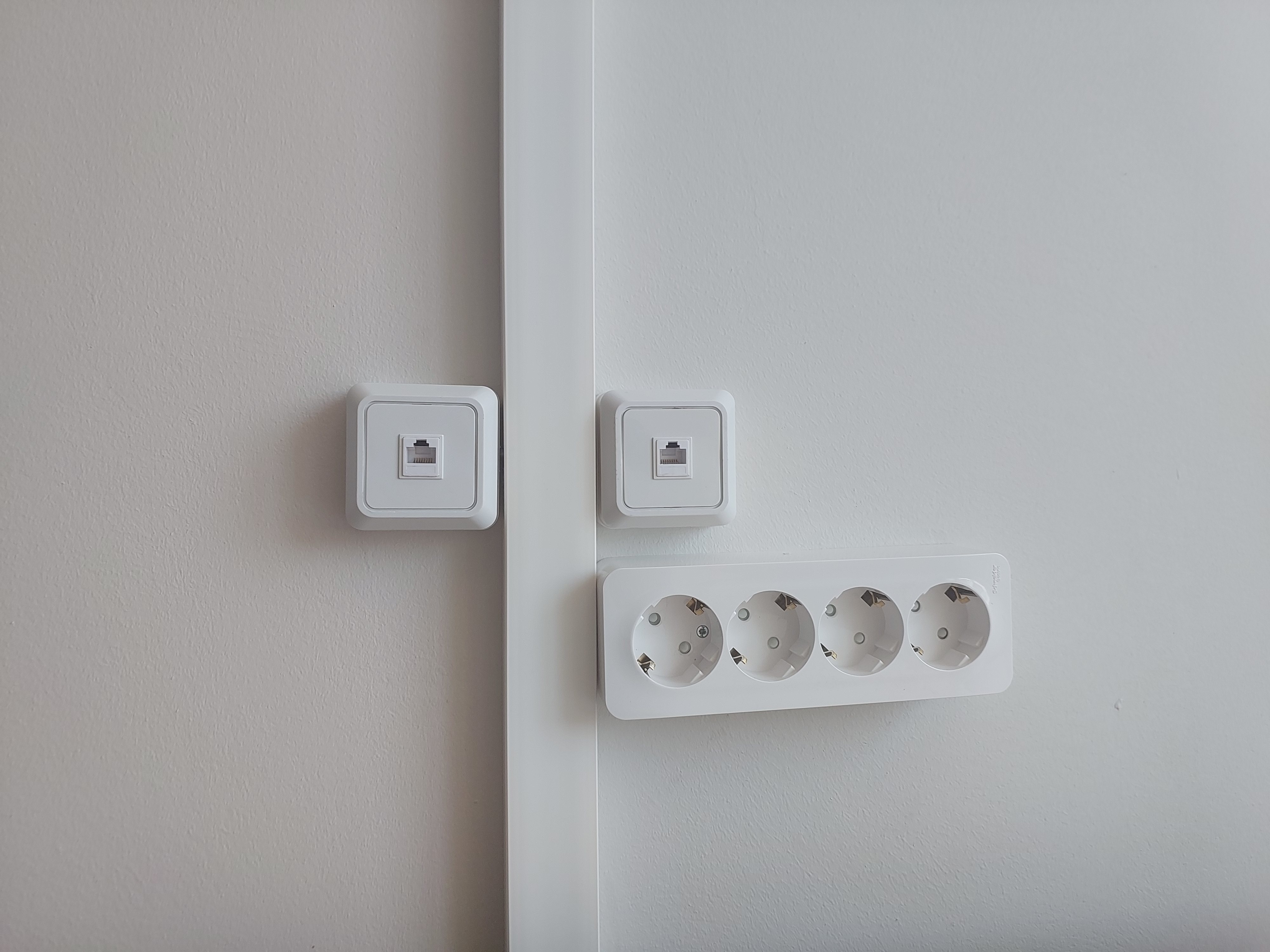 Монтаж интернет розеток в офисе в БЦ