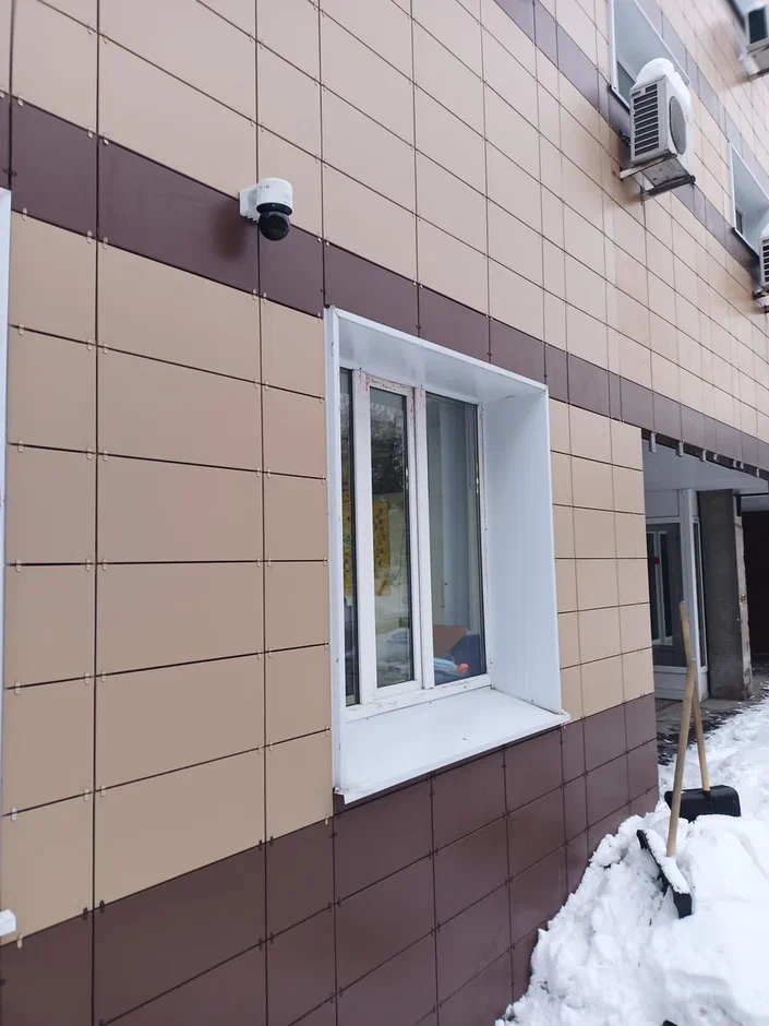 Монтаж поворотной камеры в БЦ