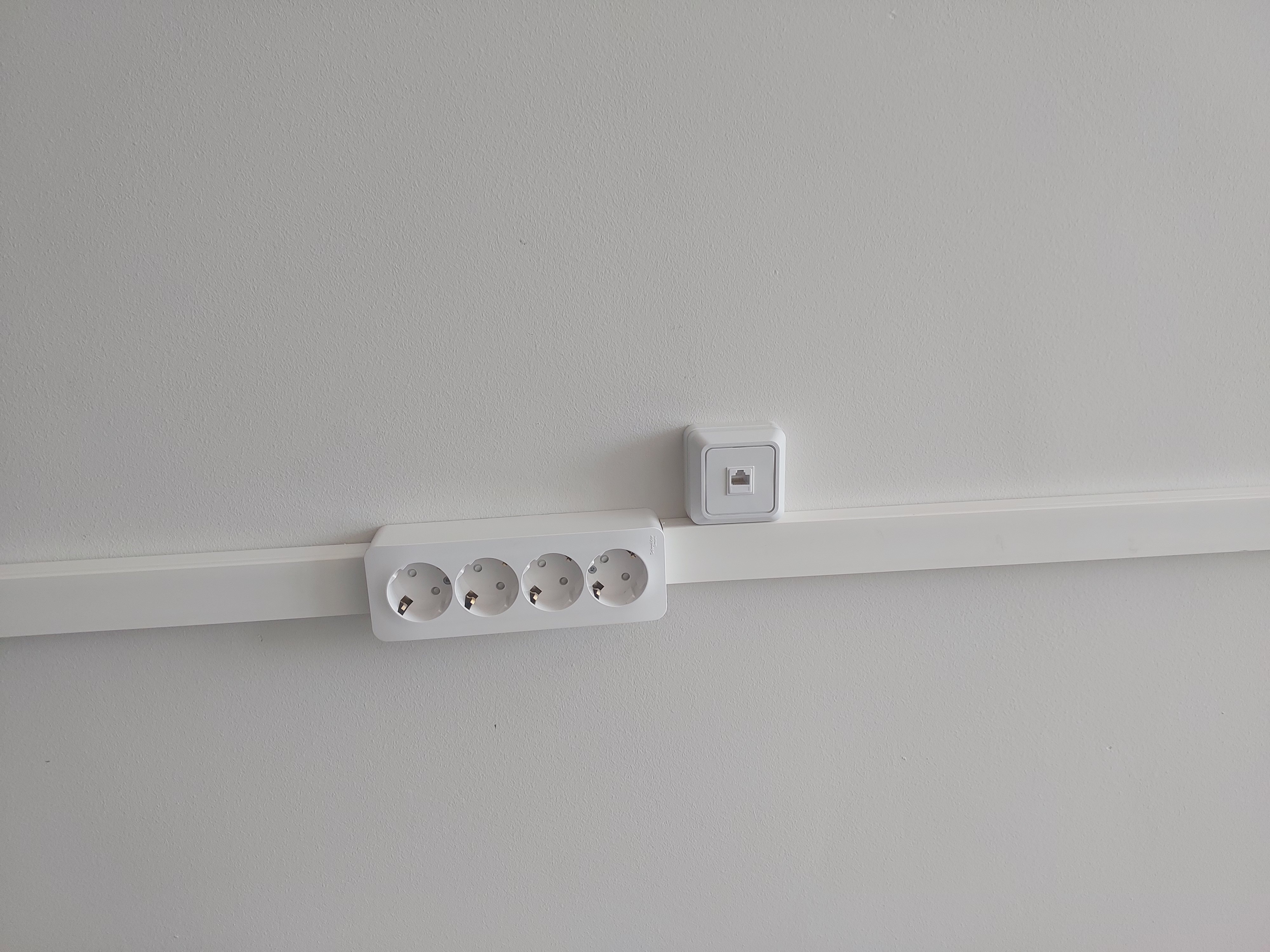 Монтаж интернет розеток в офисе в БЦ