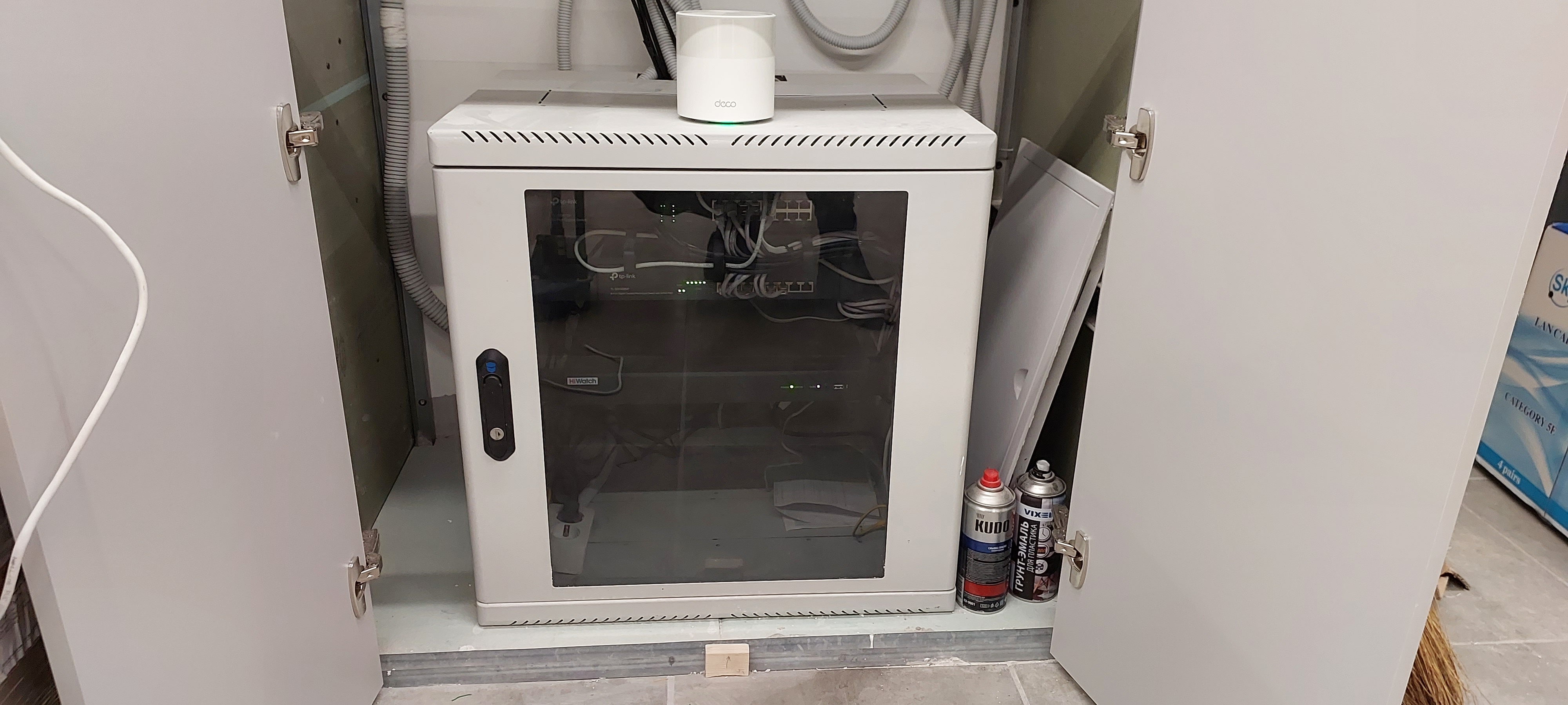 Видеонаблюдение и интернет в шоуруме мебели на заказ