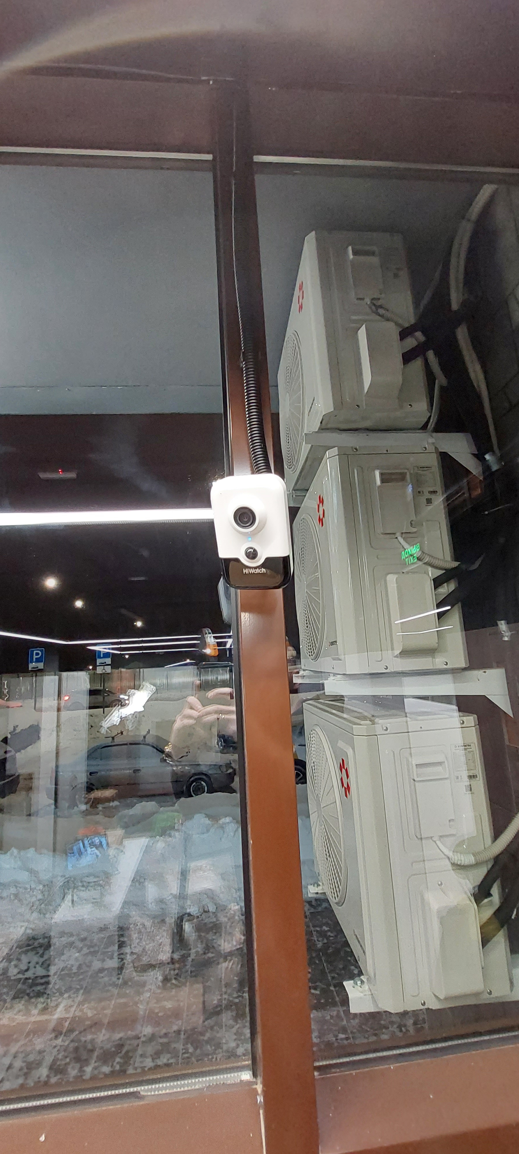 Видеонаблюдение и интернет в шоуруме мебели на заказ