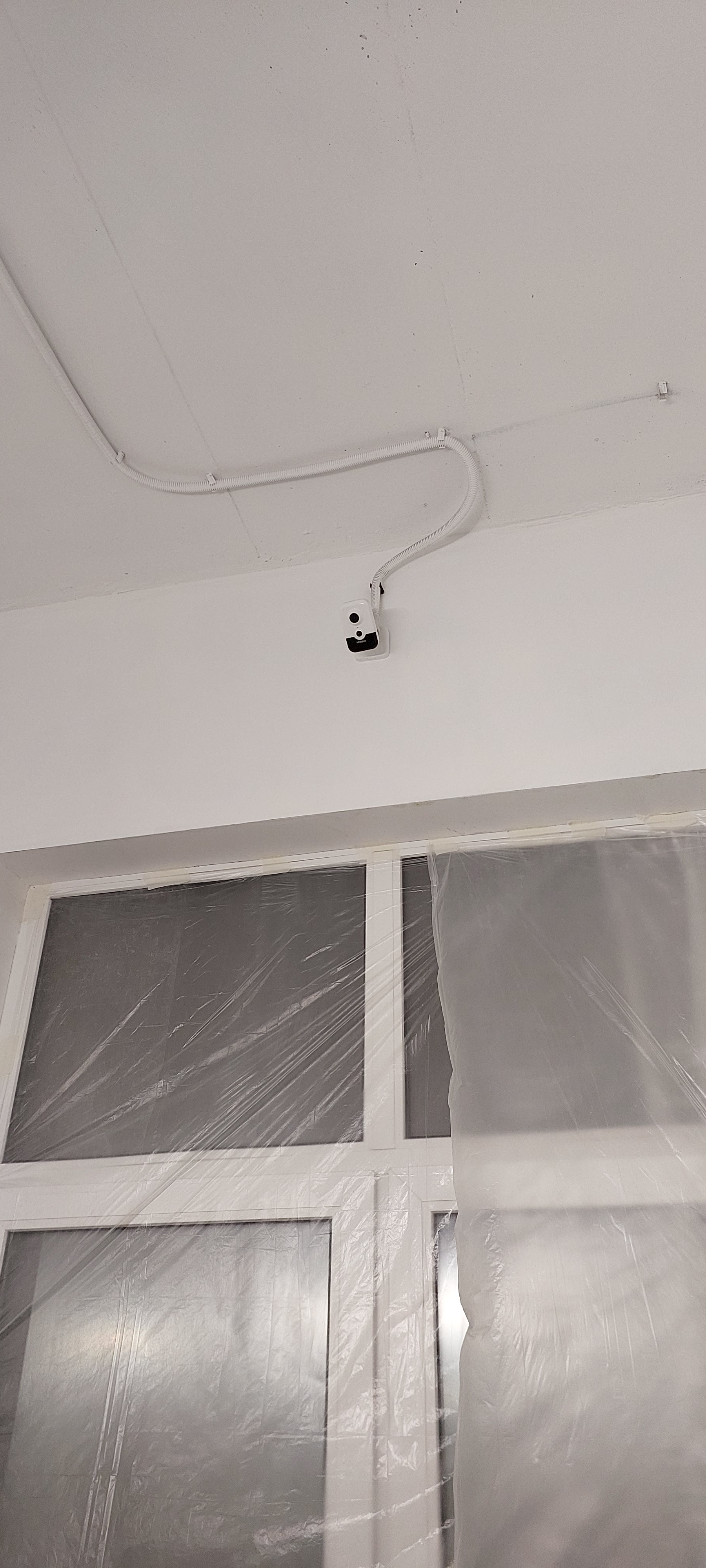 Видеонаблюдение и интернет в шоуруме мебели на заказ