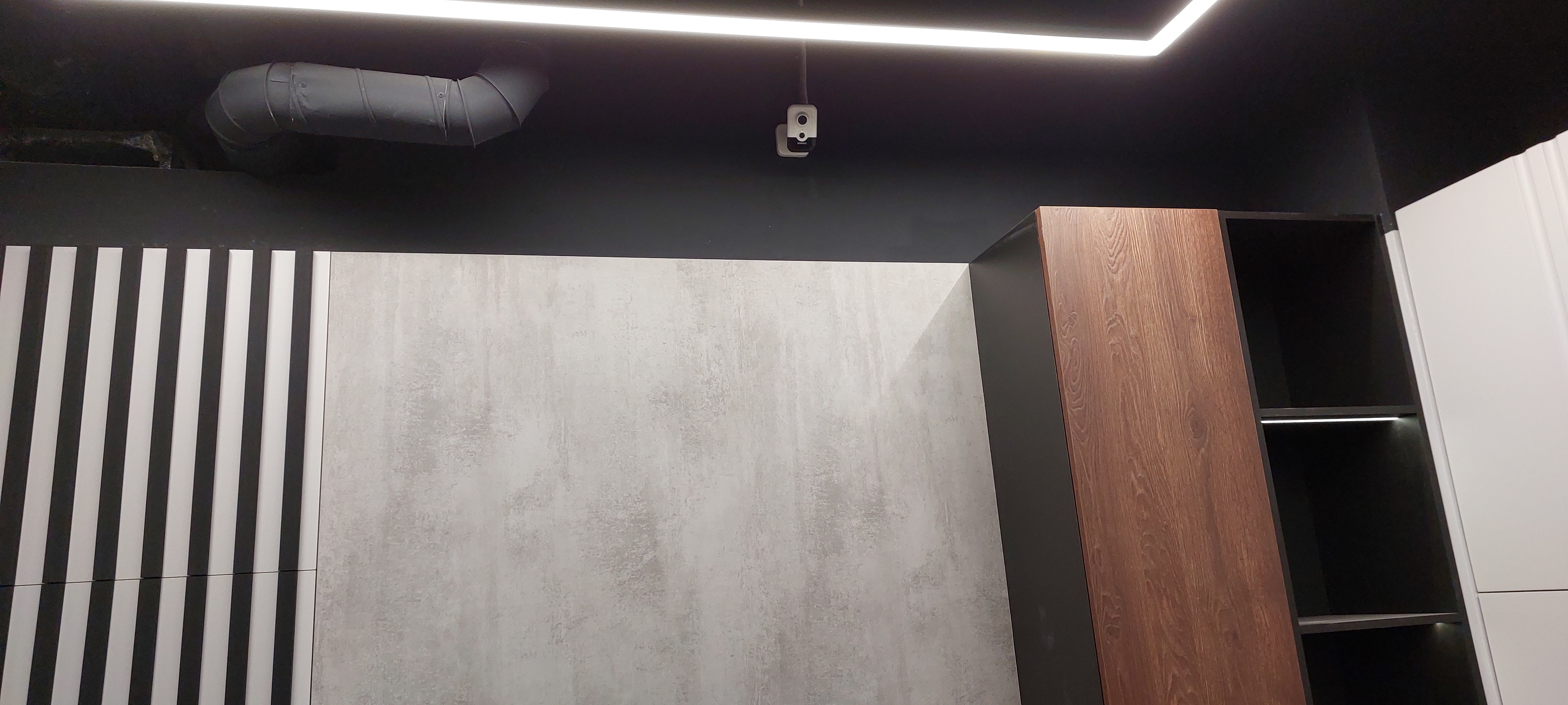 Видеонаблюдение и интернет в шоуруме мебели на заказ