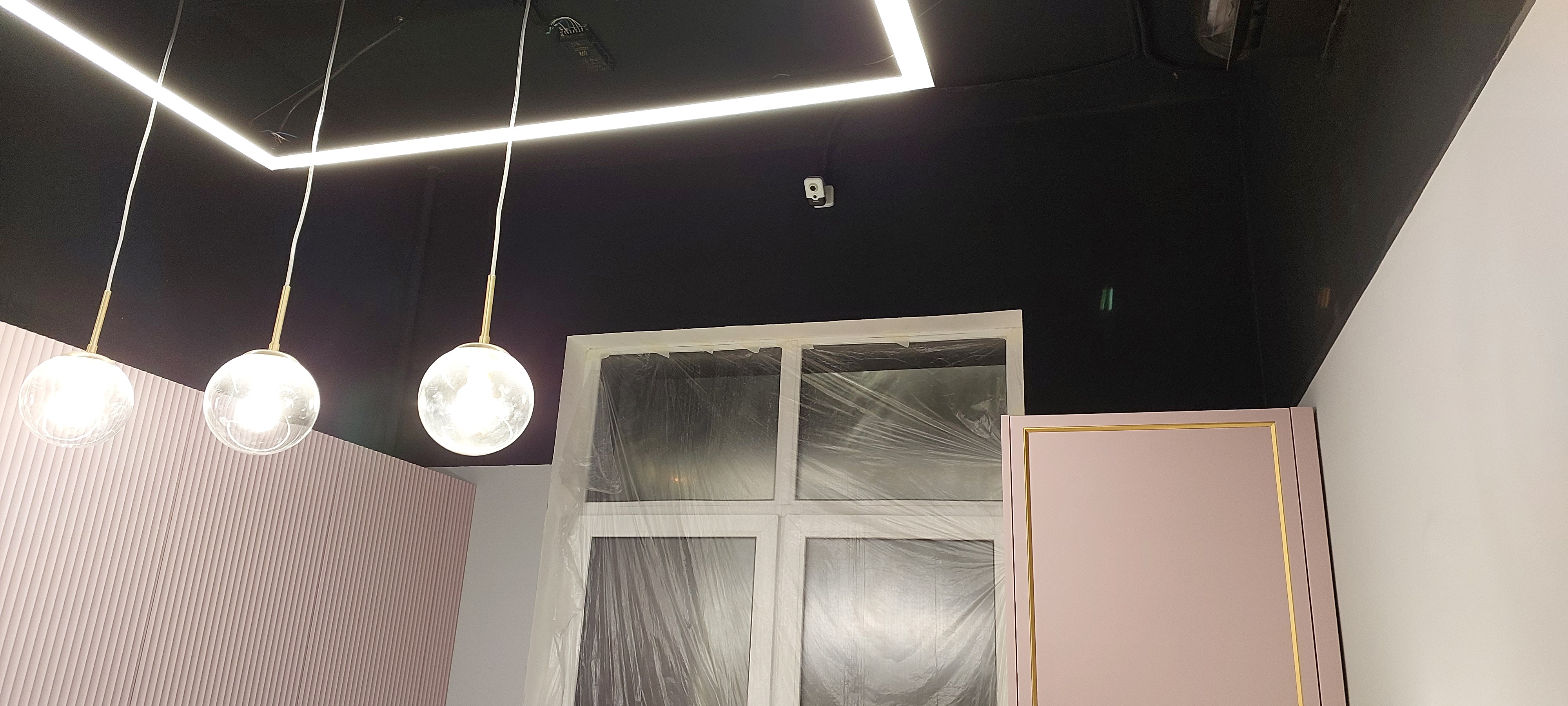 Видеонаблюдение и интернет в шоуруме мебели на заказ