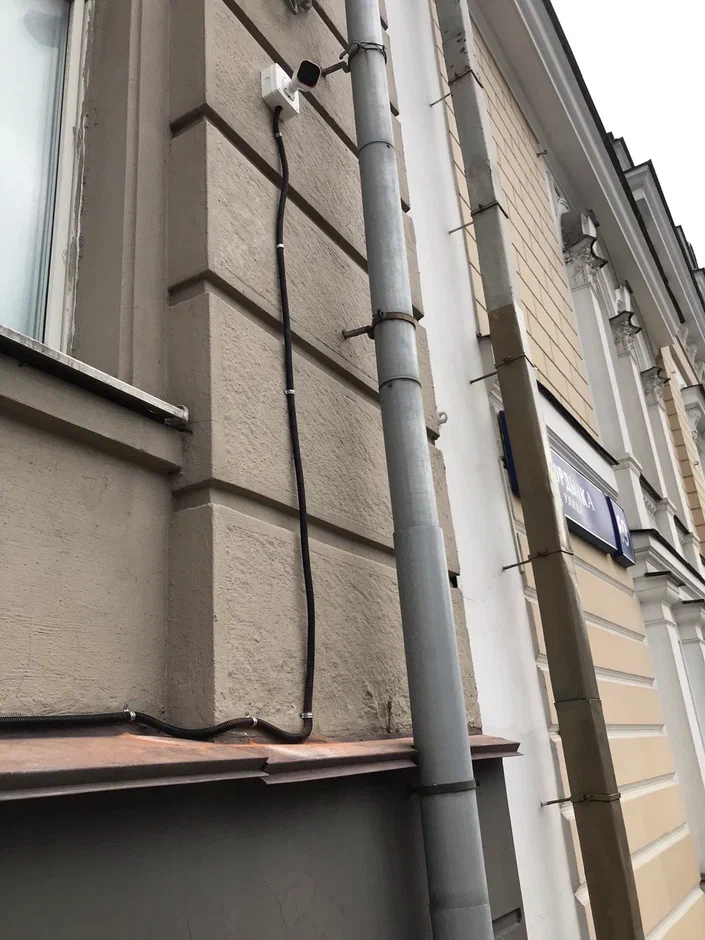 Монтаж камер на фасаде здания