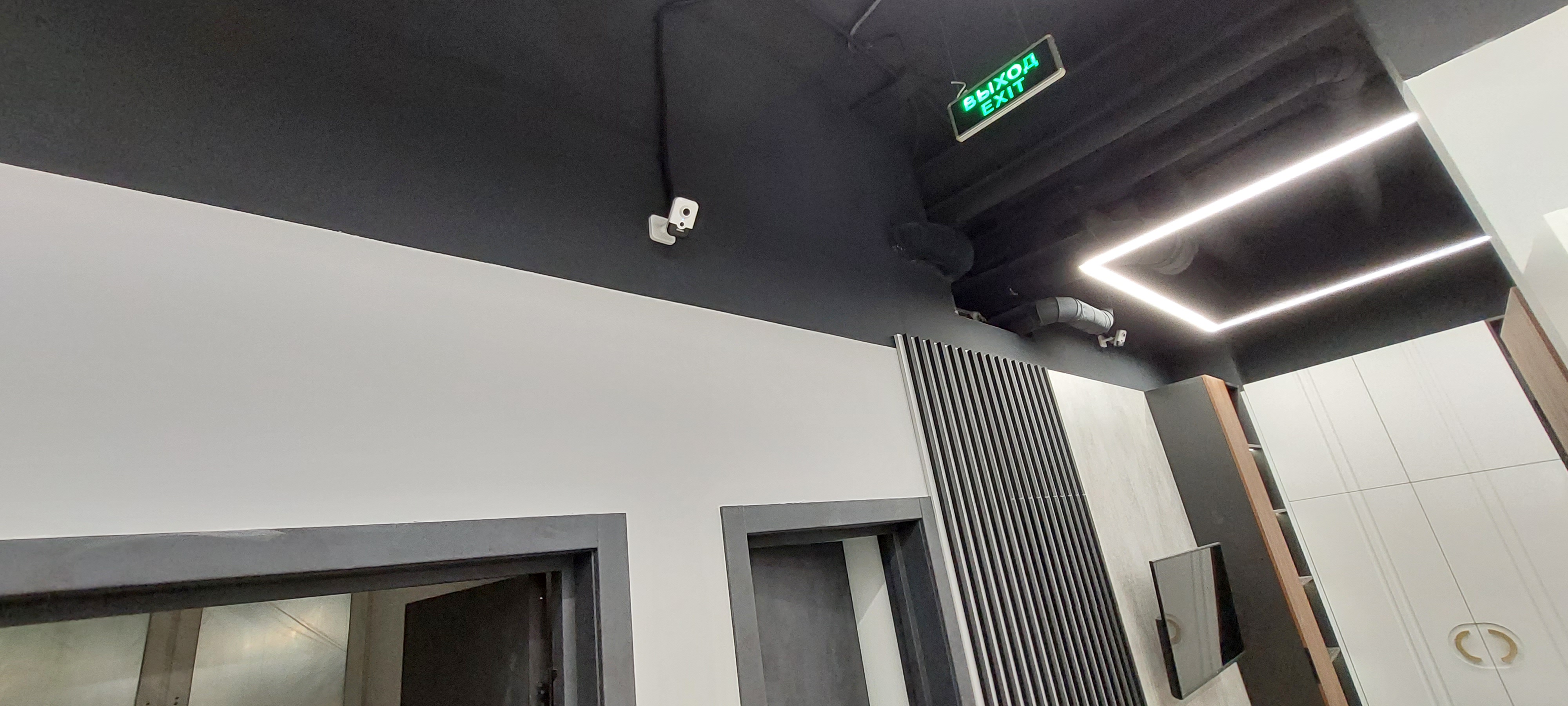 Видеонаблюдение и интернет в шоуруме мебели на заказ