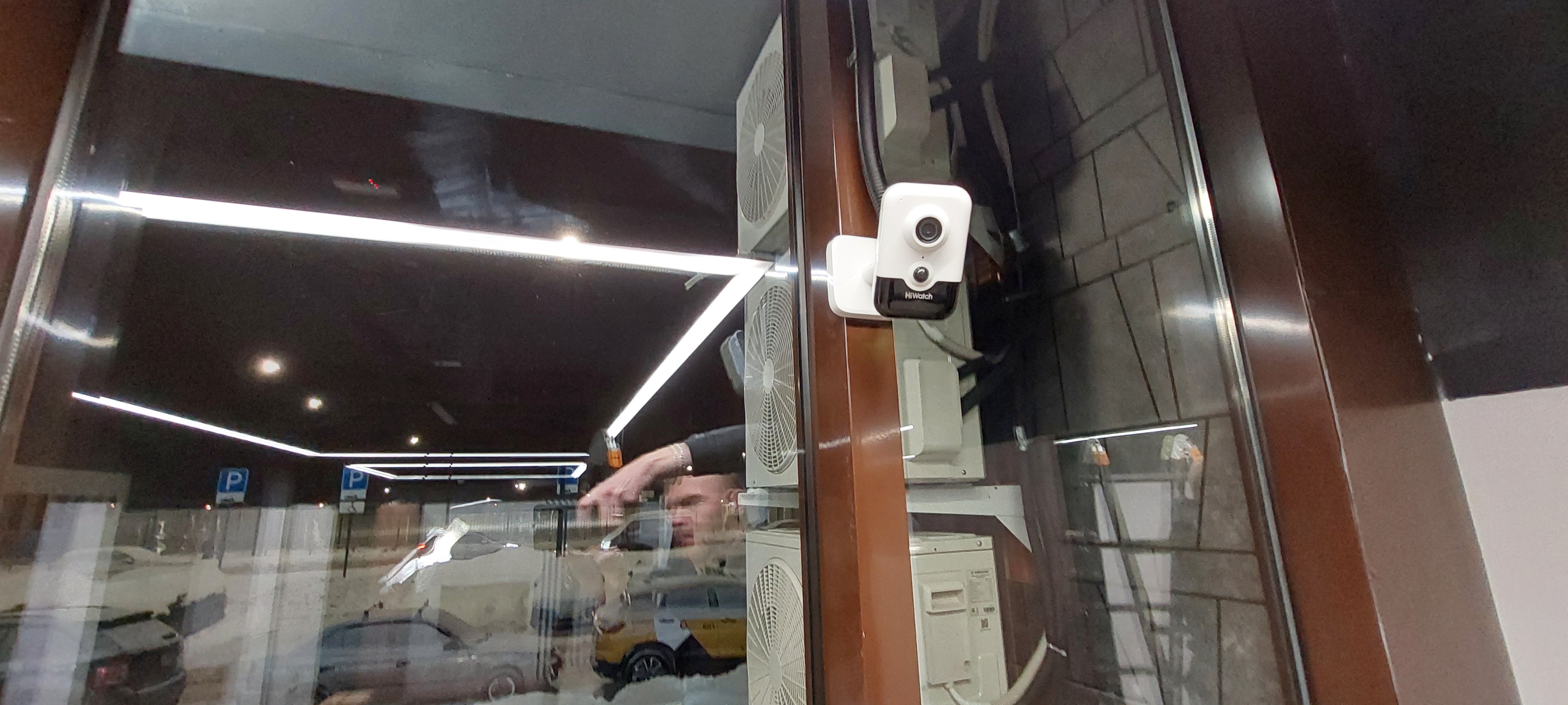 Видеонаблюдение и интернет в шоуруме мебели на заказ