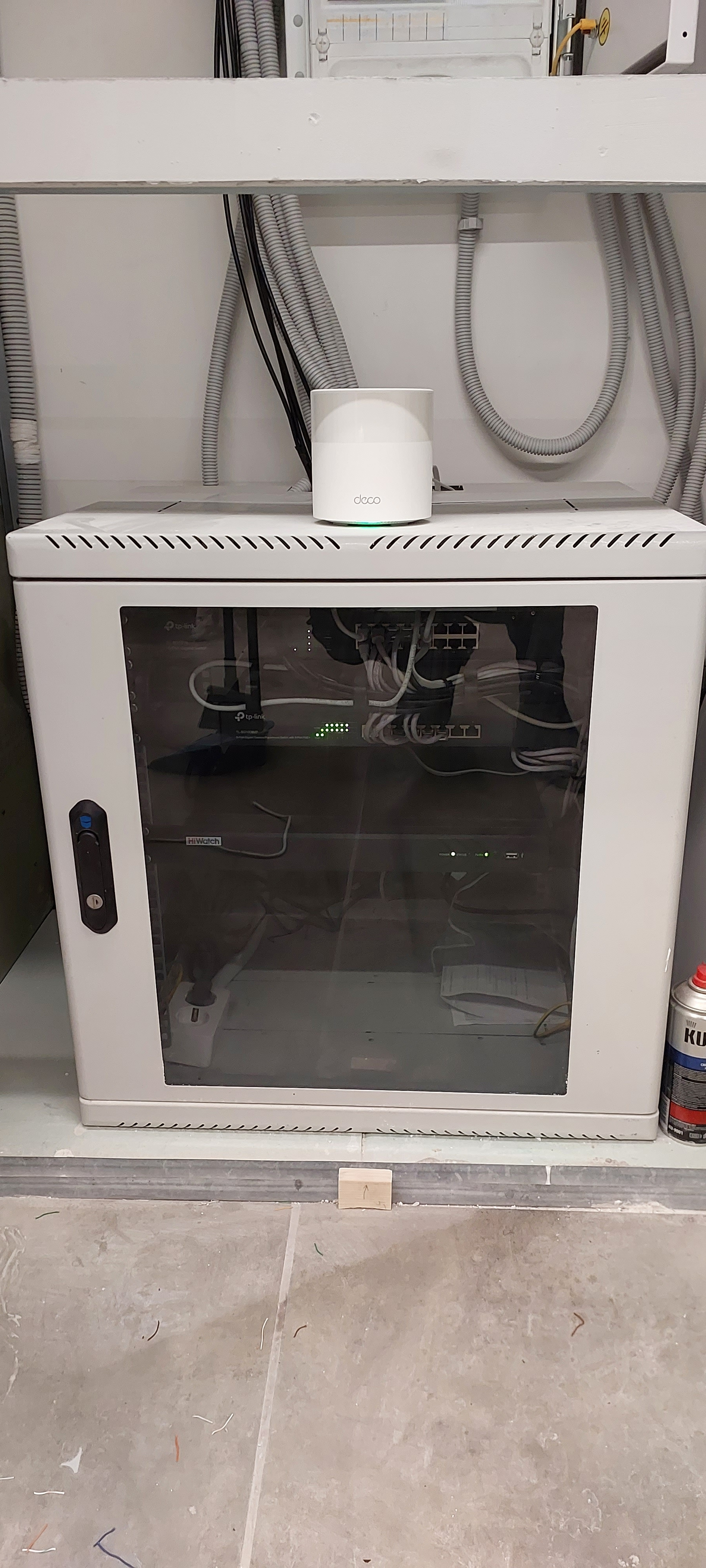 Видеонаблюдение и интернет в шоуруме мебели на заказ