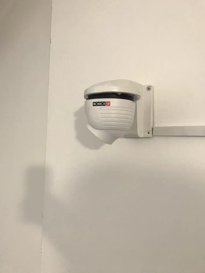 Монтаж камер на фасаде здания