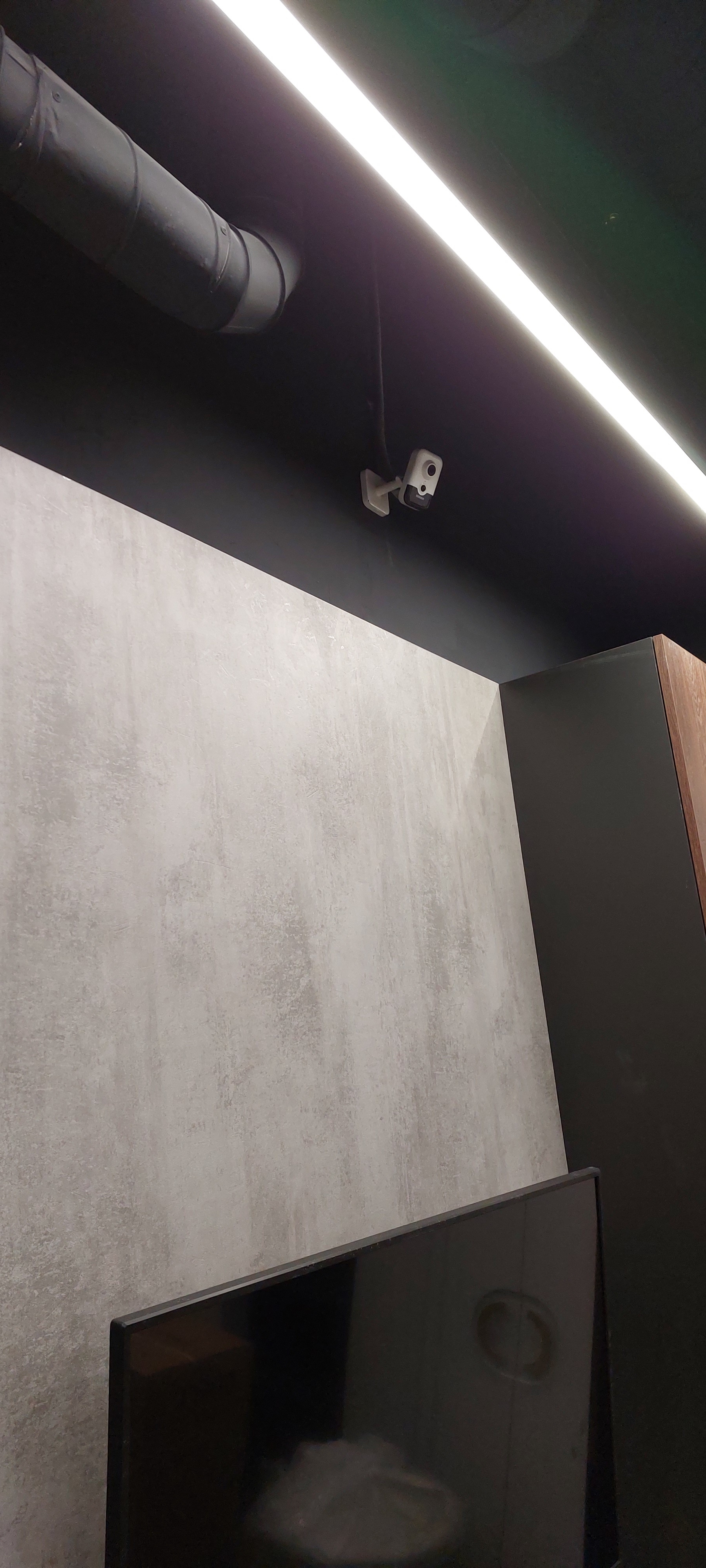 Видеонаблюдение и интернет в шоуруме мебели на заказ