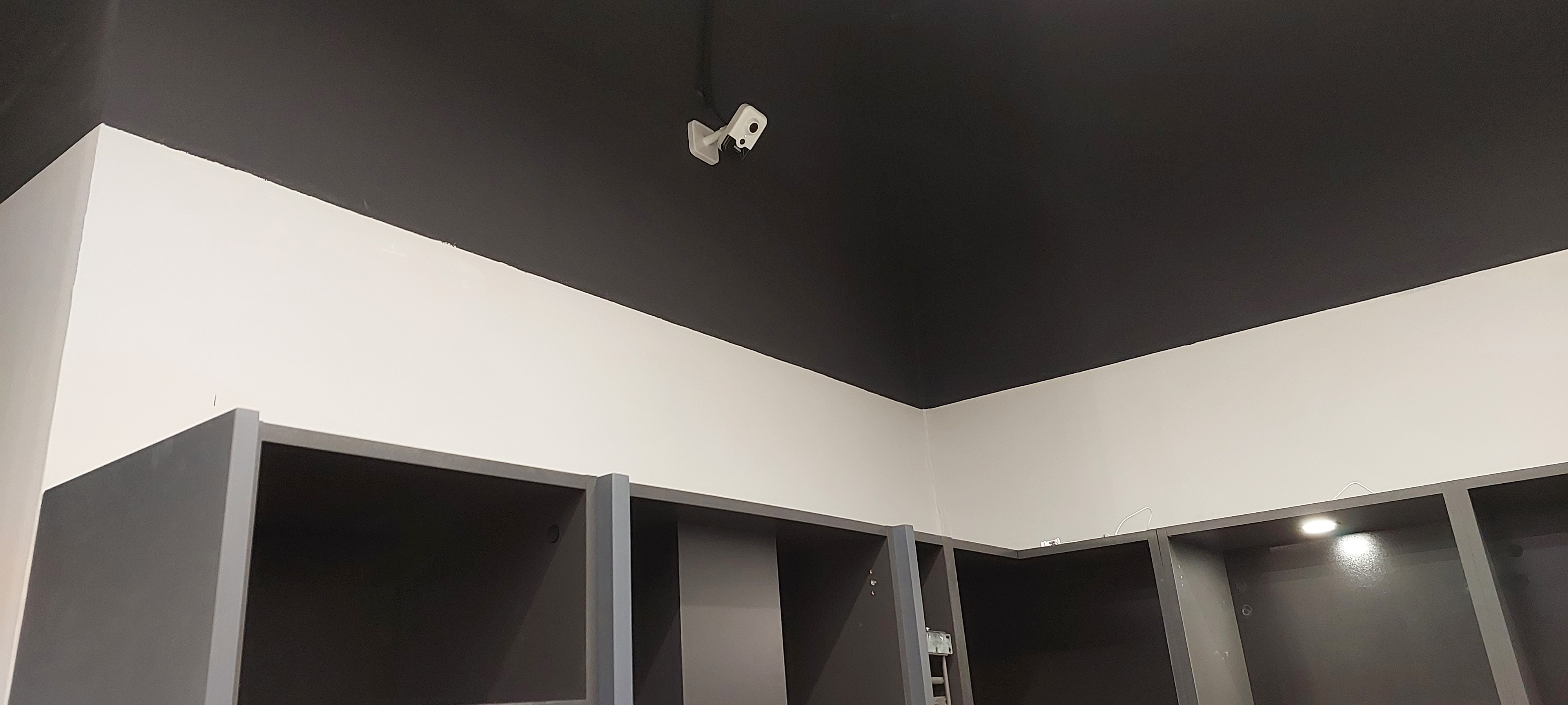 Видеонаблюдение и интернет в шоуруме мебели на заказ