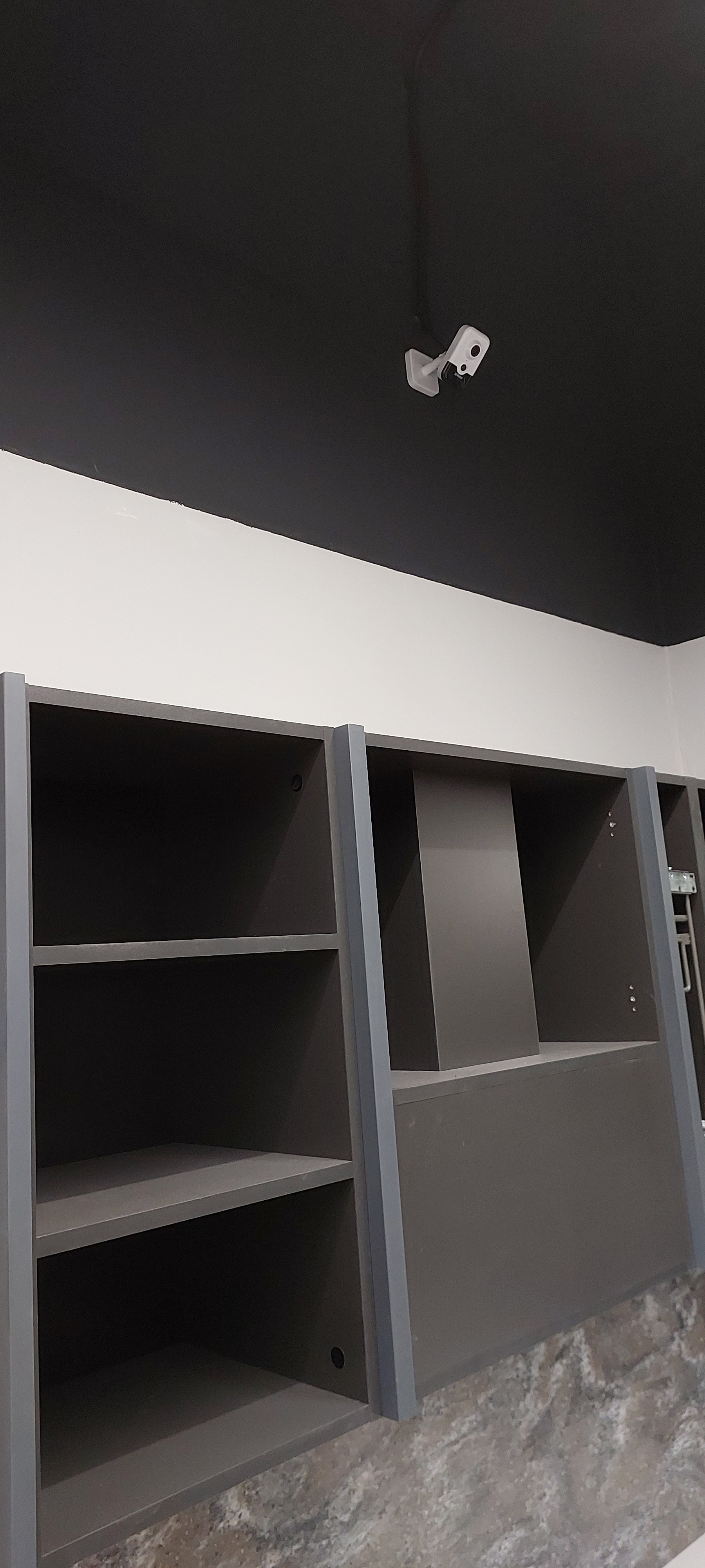 Видеонаблюдение и интернет в шоуруме мебели на заказ